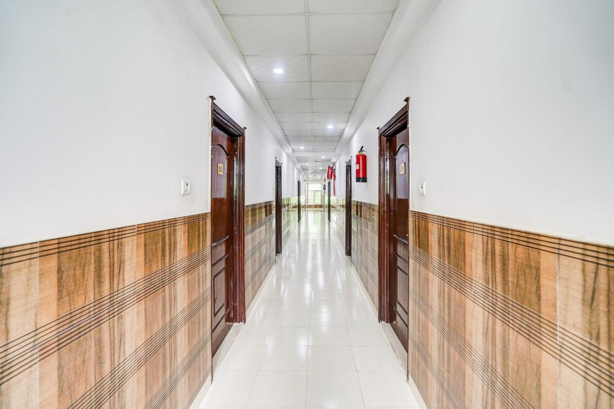 Super Hotel O Sgpgi Bijnaur Εξωτερικό φωτογραφία