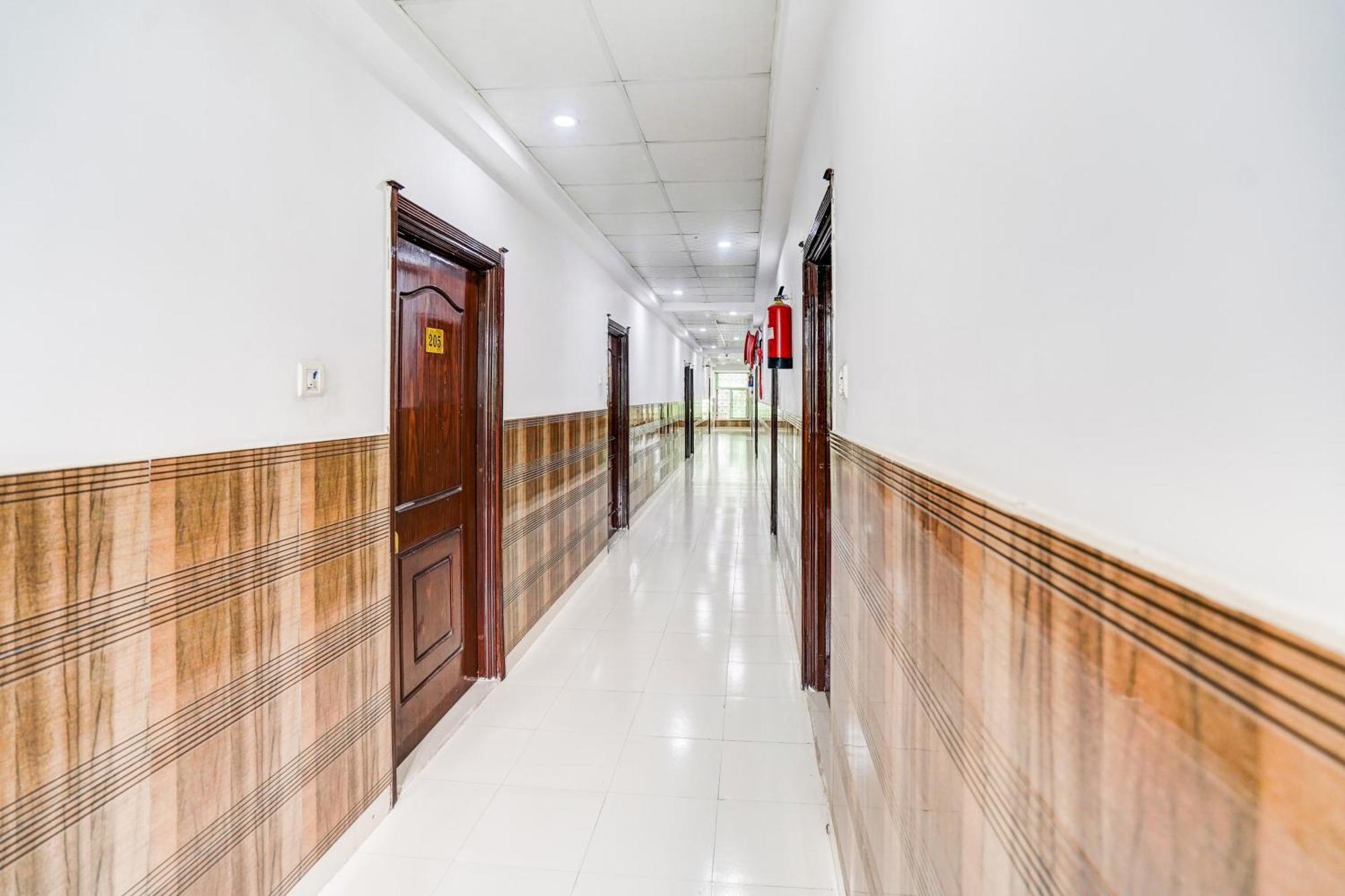 Super Hotel O Sgpgi Bijnaur Εξωτερικό φωτογραφία